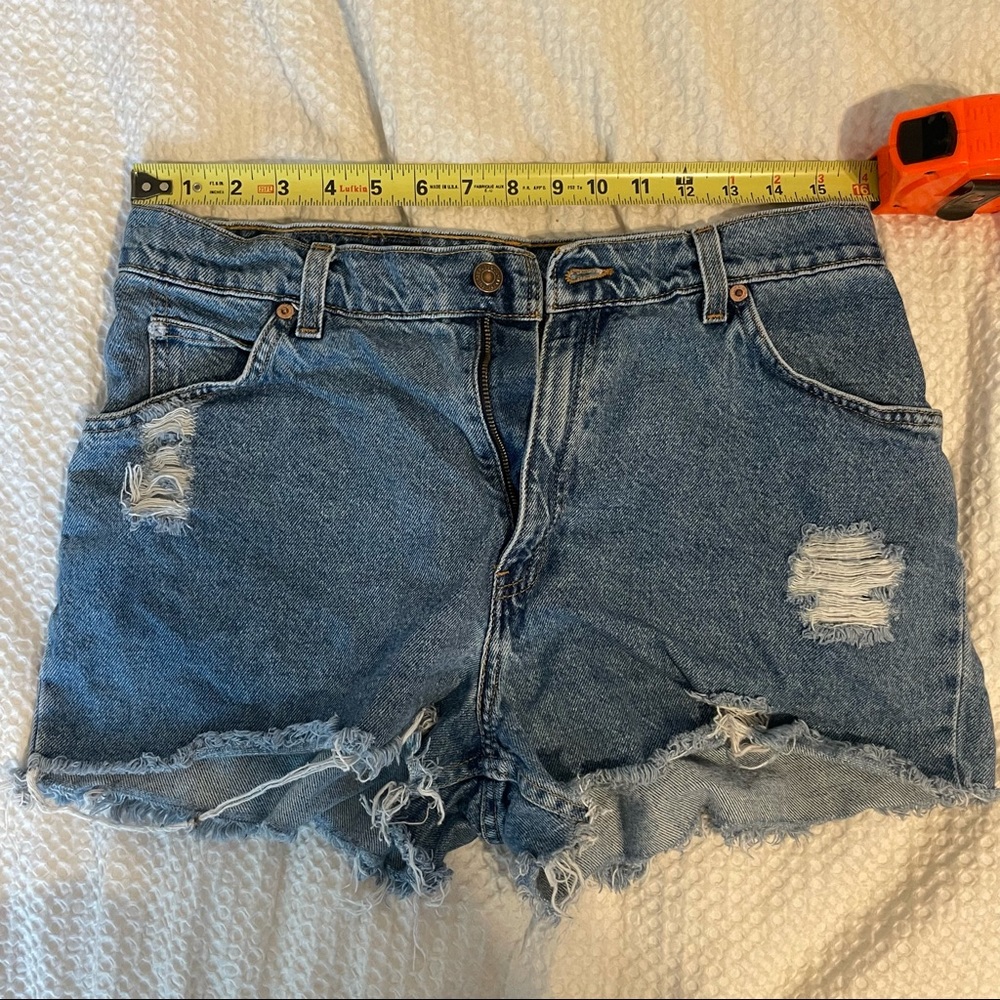 Vintage Levi’s denim shorts